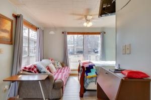 Great for Fishing! Lakefront Studio in Hemphill