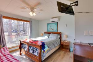 Great for Fishing! Lakefront Studio in Hemphill