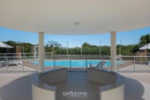 Condomínio à Beira-mar com Piscina em Morro das Pedras - PROs