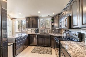 The Affordable Family Fun House- Ping Pong, Pool Table, Darts