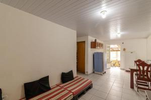 Casa com Piscina e Churrasqueira em Juquiazinho