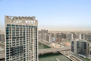 Luxe 1BR with Balcony & Canal View