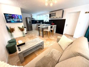 "RELAX SPA Publier" cinéma balnéo "Maison de village"