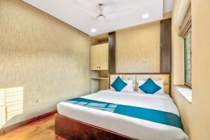 Hotel O Park Circus Near Birla Mandir