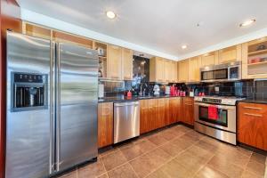 Downtown Condo Above Restaraunts- Free Parking