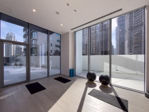 Luxury 2BR LIV Marina Dubai World-Class Amenities