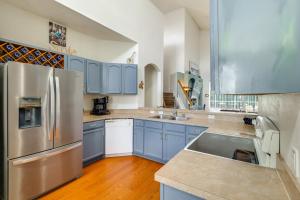 Poolside Lounge and Theme Park Fun Davenport Home