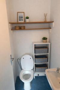 Quiet apartment with balcony and sea view