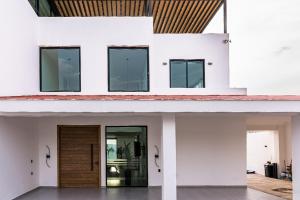 Casa Francia Celebración Pool Starlink