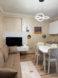 Luxury Apartment 2 near Square 21