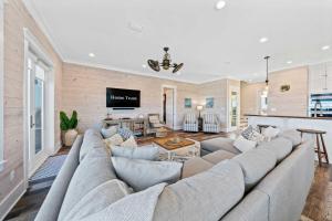 Waterfront Views - Walk to Beach - Heated Pool