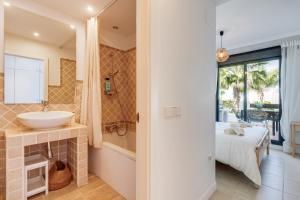 Charming 2BR Apartment l Sunsetgolf