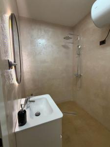 Luxury Apartment 4 Near Square 21