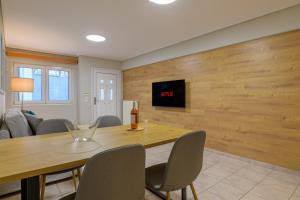 Two steps from Acropolis