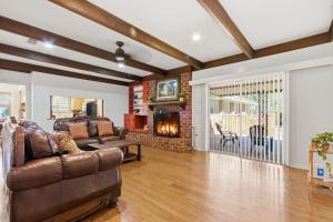 Rustic Retreat - Serene 5BR Home with Grill & Fire Pit