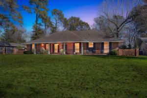 Rustic Retreat - Serene 5BR Home with Grill & Fire Pit