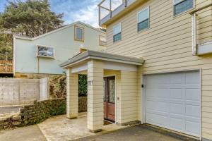 The Salt Life - Oceanfront escape Hot tub