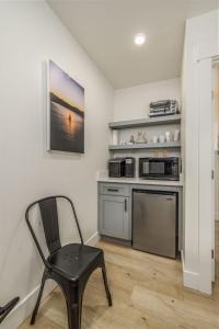 Brand New Pet Friendly Studio Downtown CDA