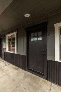 Brand New Pet Friendly Studio Downtown CDA