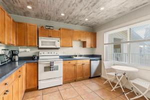 3BR Water View Condo Boat Access Near Gulf