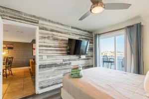 3BR Water View Condo Boat Access Near Gulf