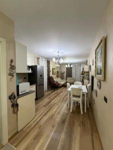 Luxury Apartment 5 near Square 21