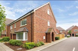 Foreman Manor Near London & Guildford 3 Bed 3 Bath