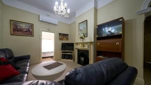 Squatters Cottage
