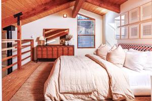 Cozy 1BD & Loft for 4 Near Community Pool & Trails