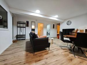 New Modern Family Apartment - Grandson