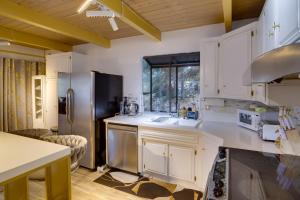 Outdoor Oasis in Pine Mountain Club! Cabin Getaway