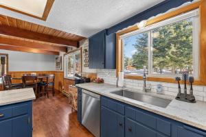 Mountains are Calling- Downtown oasis with game Room, hot tub, and trailer parking