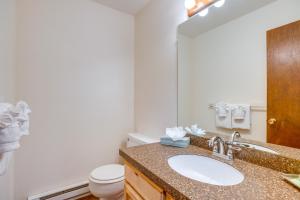 3 Mi to Winter Park Slopes! Unit with Pool and Hot Tub