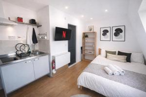 Bright studio close to Central London