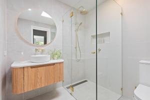 Pelican Lake Holiday House