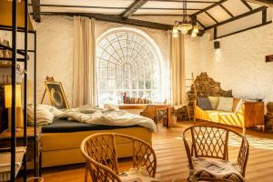 Immerse YourselfThe Magic Of This Studio And Discover Your Creative Side