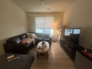 Private 1 bed and bath apartment room UO and Downtown Eugene