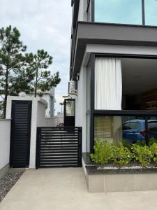 Elegante e aconchegante perto do mar