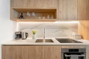 Crosby Miami WTC Studio Sleek #2506