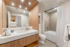 Crosby Miami WTC Studio Sleek #2506