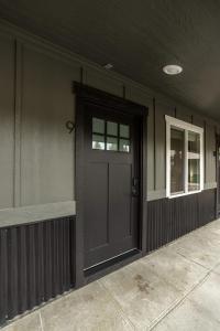 Downtown Studio #9 Food Truck Pavilion Next Door!