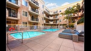 Admiralty 2BD Luxe Retreat with FREE PARKING