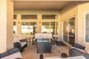 Spacious 4BR Home Patio Huge Yard Sleeps 18 Grill