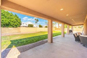 Spacious 4BR Home Patio Huge Yard Sleeps 18 Grill