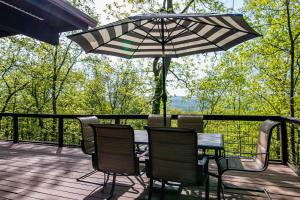 NEW! Montview Chalet - Hot Tub, Sauna, EV, Views