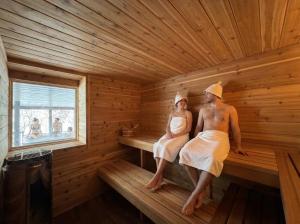 NEW! Montview Chalet - Hot Tub, Sauna, EV, Views