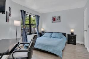 Cozy Golf Condo with 3 Pools, Gym and Just 15 Minutes to Airport