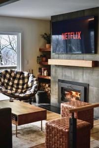 NEW! Montview Chalet - Hot Tub, Sauna, EV, Views