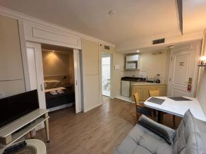Hotel S World Luxuoso Vila Olimpia Itaim com Jacuzzi e Piscina 2012