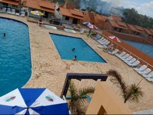 Chalé em Resort Catarina Home Club, Conforto, piscina e lazer completo